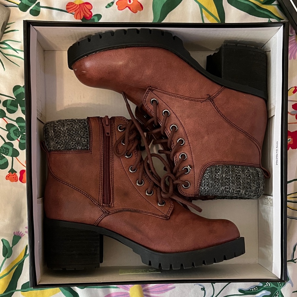 MIA Burgundy Lace Up Combat Ankle Boots Knit Cuff Size 7